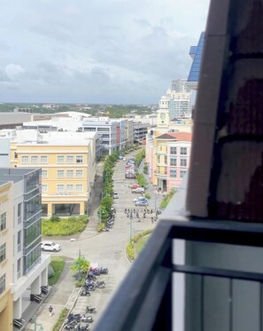 المنطقة المحيطة بالمنشأة