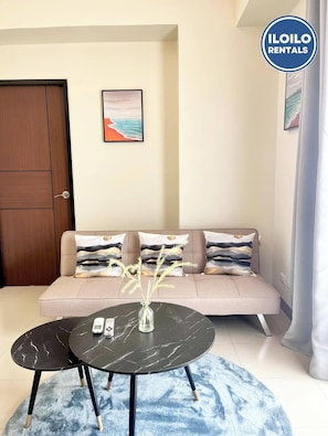 Dormitorio compartido, 1 habitación, con acceso para personas discapacitadas, para fumadores | Sala de estar | Libros