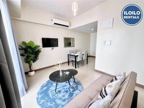 Dormitorio compartido, 1 habitación, con acceso para personas discapacitadas, para fumadores | Sala de estar | Libros