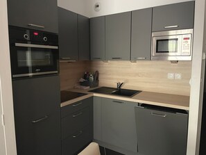 Fridge, microwave, dishwasher - Gourette: Cozy studio 4 pers, pool, pets allowed (Gourette)