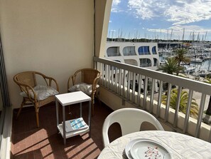 Outdoor dining - Apartment for 4 with parking in Port Camargue (Port Camargue)