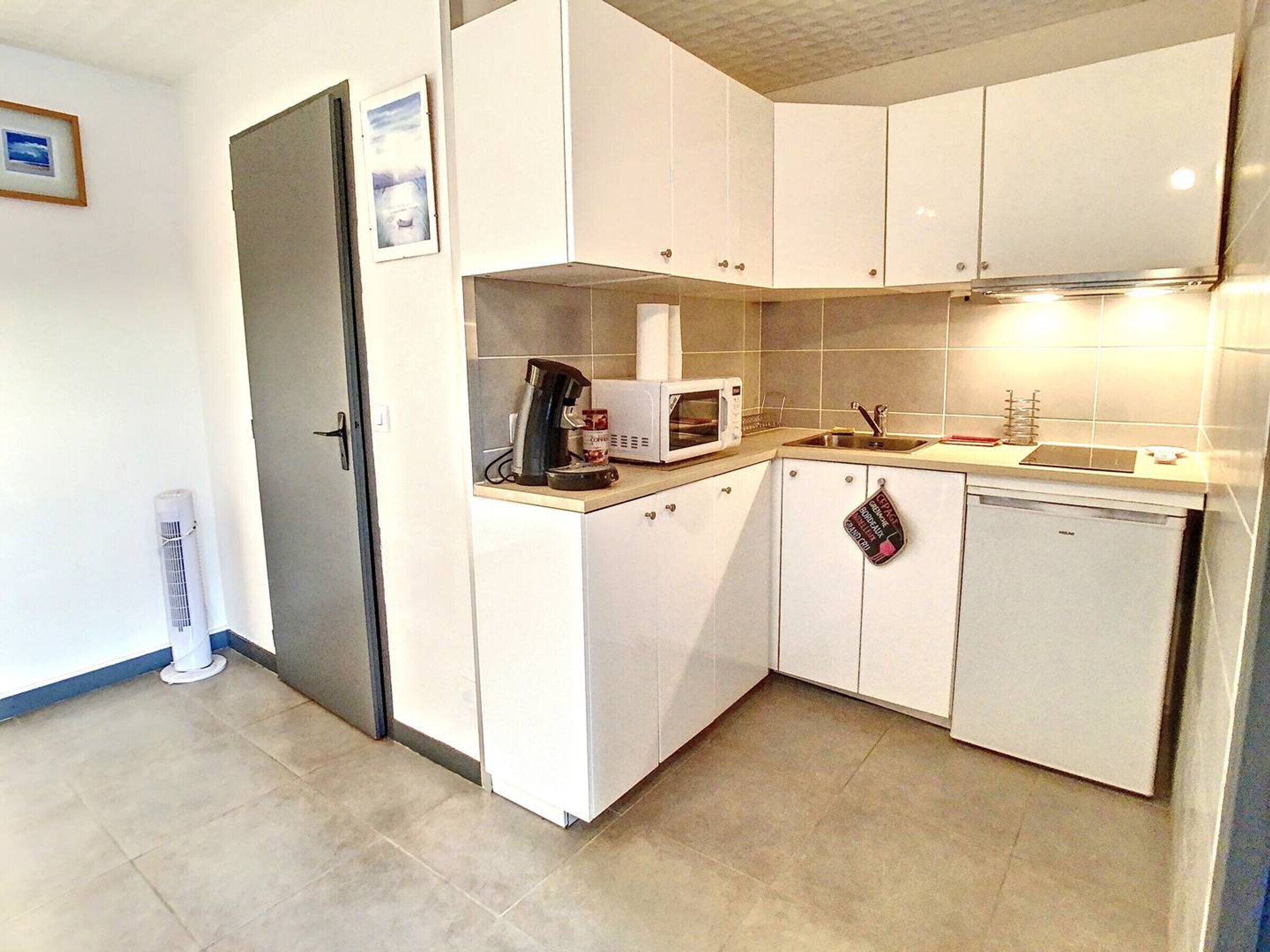 冰箱、微波炉、茶具/咖啡用具、烤面包机