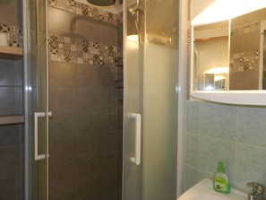 Bathroom - Air-conditioned duplex 2-bedroom with pool and parking - Le Lavandou (Le Lavandou)