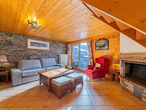 Fireplace - Méribel: Spacious apartment for 10 people, 5 rooms with pool and parking (Méribel)
