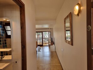 Interior - Studio in L'Escala 300m from beach, pool view (L'Escala)
