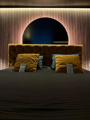 WiFi, bed sheets