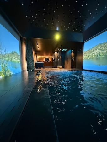 Spa. Immerse yourself in 20 natural settings around your infinity pool and jacuzzi.