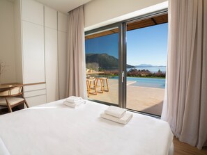 Iron/ironing board, WiFi, bed sheets - Amber by the sea – Elegant Villa with amazing view and XLarge Infinity Pool (Afteli)