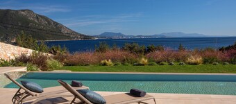 Amber by the sea – Elegant Villa with amazing view and XLarge Infinity Pool