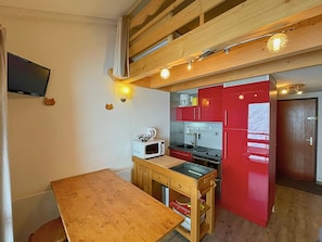 Fridge, microwave, dishwasher, coffee/tea maker