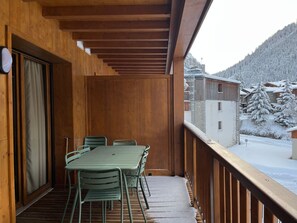 Outdoor dining - 4-room apartment with balcony in Pralognan-la-Vanoise (Pralognan-la-Vanoise)