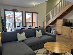 TV - Spacious Duplex Near Center - Pets Allowed (Pralognan-la-Vanoise)