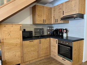 Fridge, microwave, dishwasher, coffee/tea maker - Spacious Duplex Near Center - Pets Allowed (Pralognan-la-Vanoise)