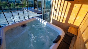 Outdoor spa tub - Exclusive wellness oasis on the vineyard. Privacy & perfect home office space. (Privina Glava)