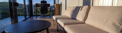 Exclusive wellness oasis on the vineyard. Privacy & perfect home office space.