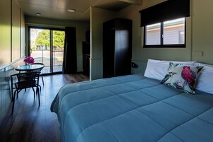 One Bedroom Cabin | Free WiFi, bed sheets