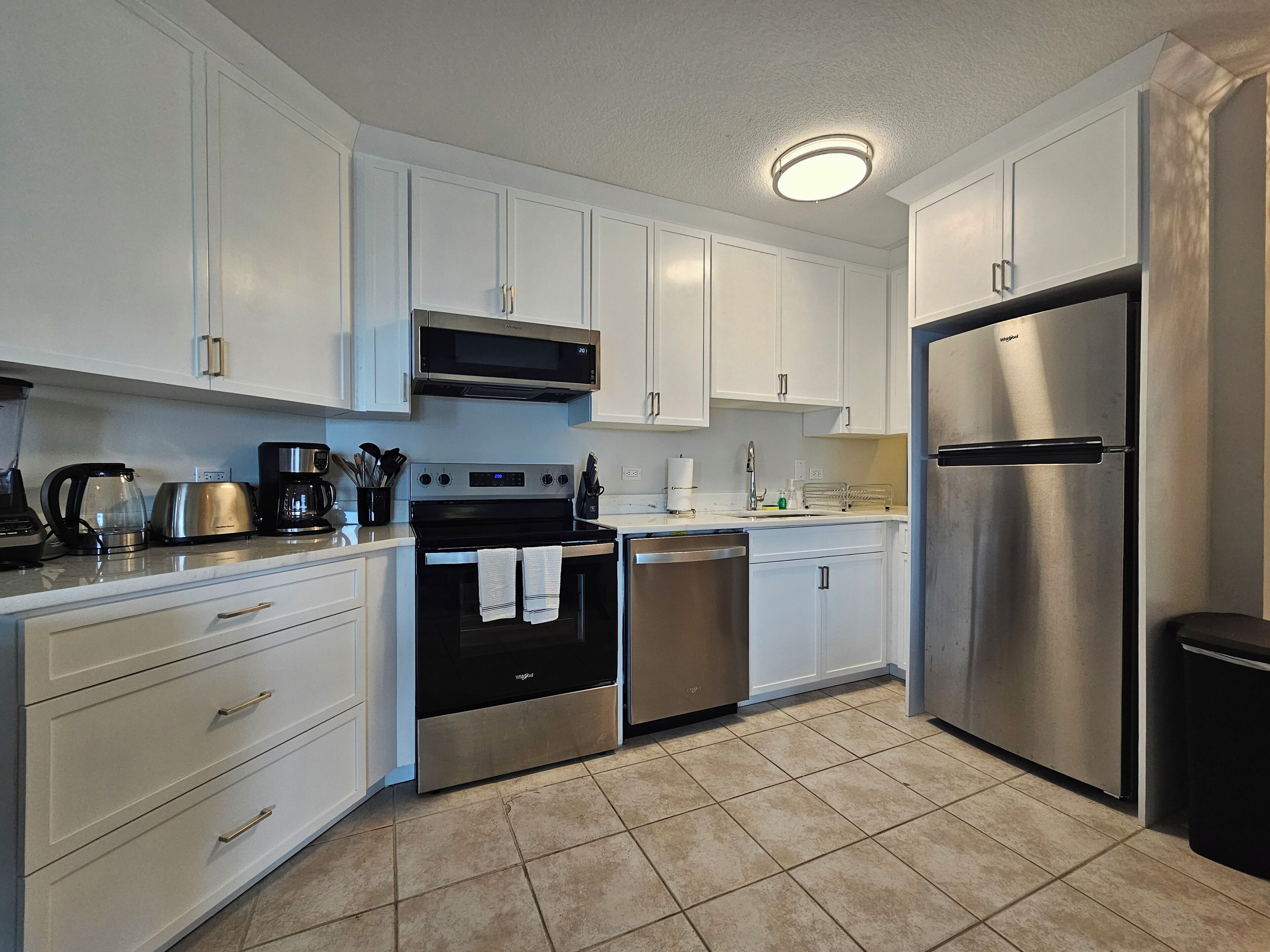 Mikrobølgeovn, ovn, kogeplade, opvaskemaskine