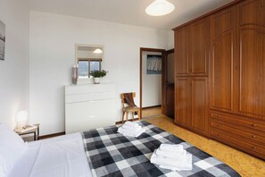 مكواة/لوح كي وواي فاي مجانًا وملاءات أسرّة