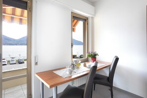 Dining - 07 - Lago 2 - Three Bedroom Apartment, Sleeps 8 (Oggebbio)
