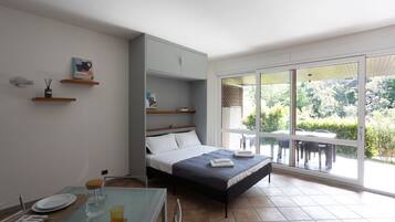 Bügeleisen/Bügelbrett, kostenloses WLAN, Bettwäsche