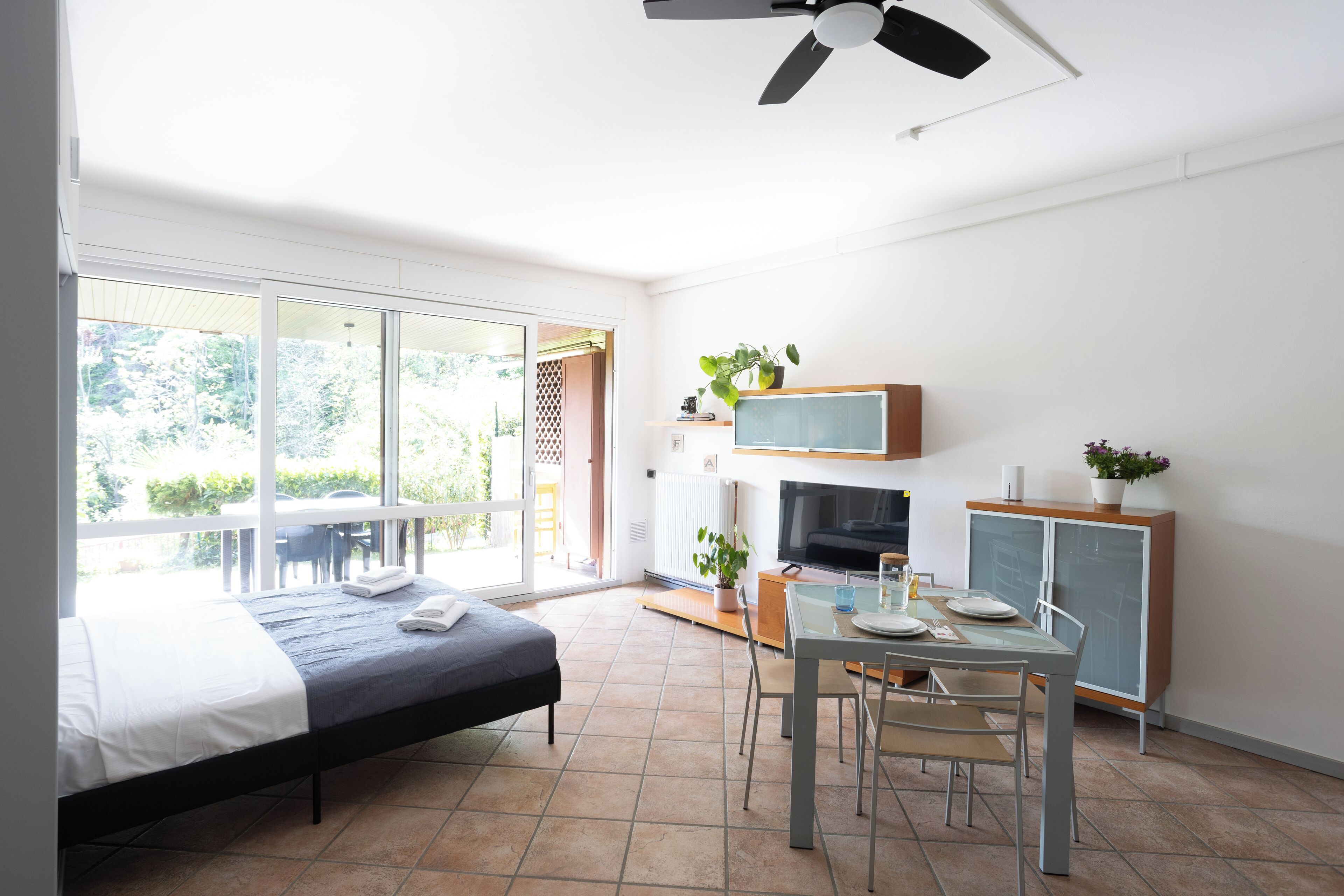 Ferros/tábuas de passar roupa, Wi-Fi de cortesia, roupa de cama