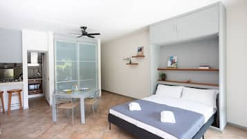 Iron/ironing board, free WiFi, bed sheets