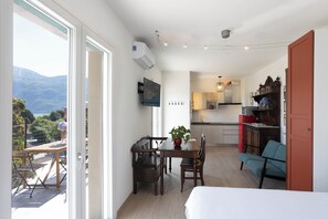 Interior - Suite Federico - One Bedroom Apartment, Sleeps 2 (Cannobio)