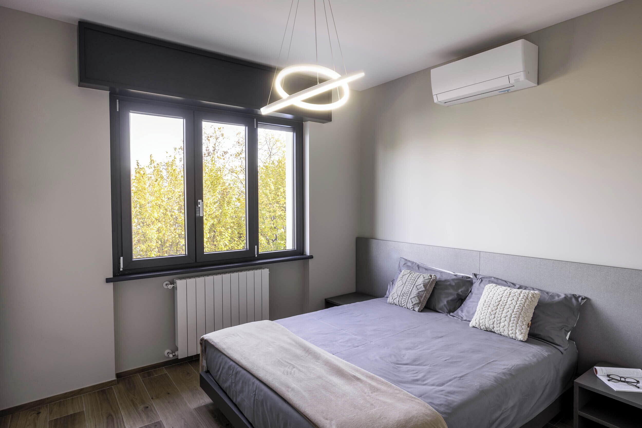 アイロン / アイロン台、WiFi (無料)、ベッドシーツ