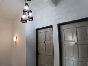 Cortinas blackout, tabla de planchar con plancha y wifi gratis