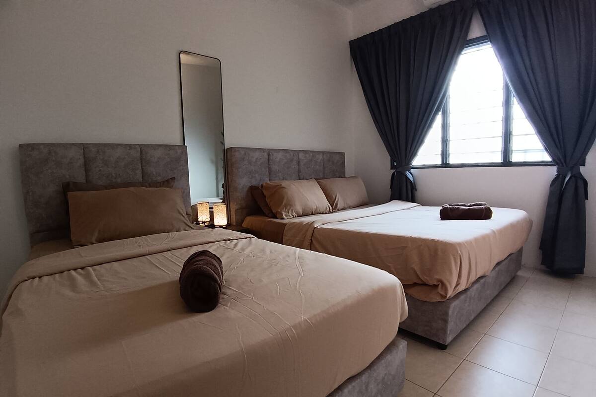 Cortinas blackout, tabla de planchar con plancha y wifi gratis