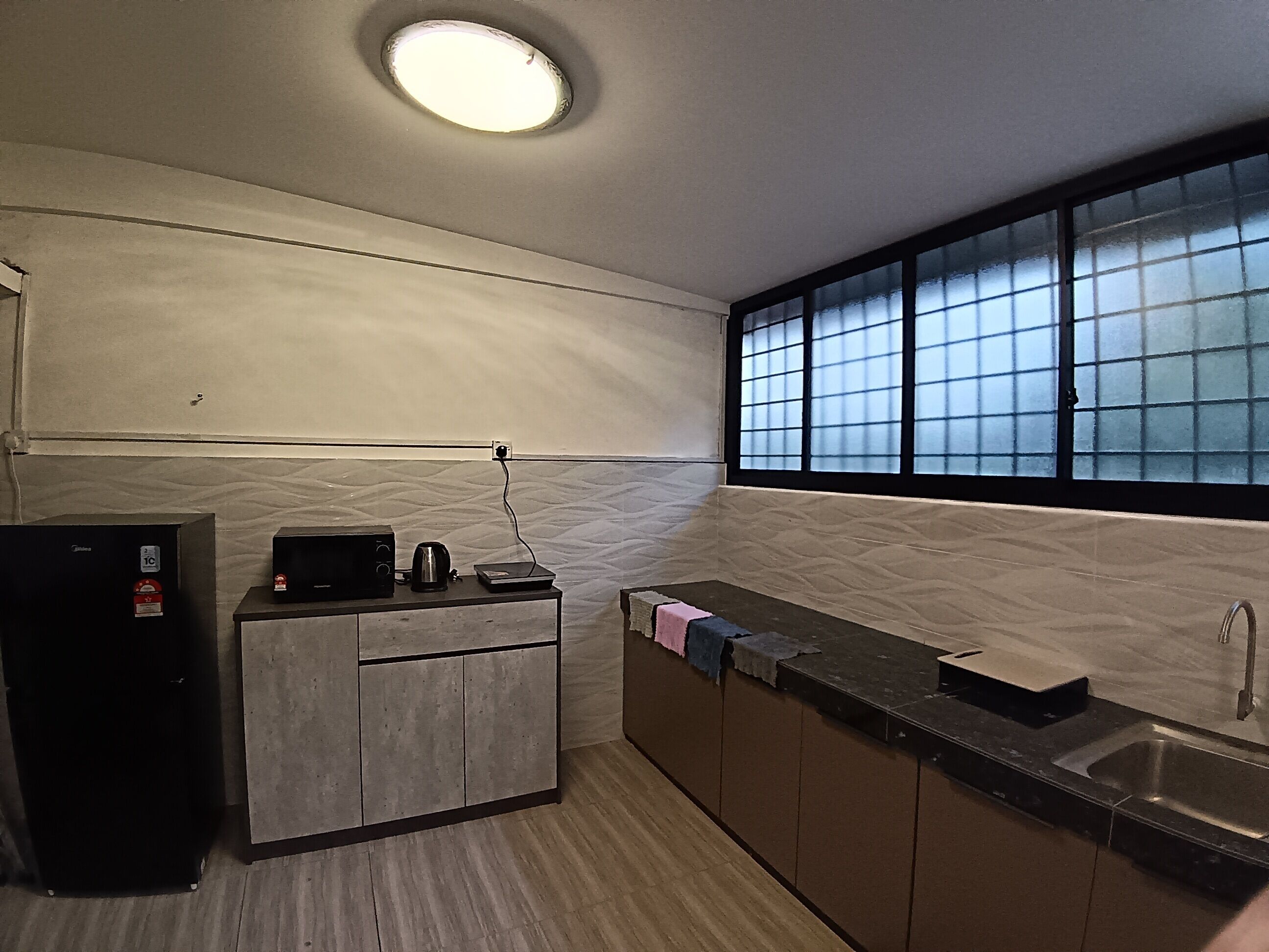 Fridge, microwave, stovetop, cookware/dishes/utensils