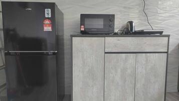 Fridge, microwave, stovetop, cookware/dishes/utensils