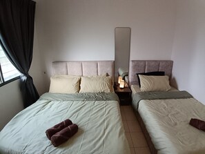 ستائر تعتيم ومكواة/لوح كي وواي فاي مجانًا