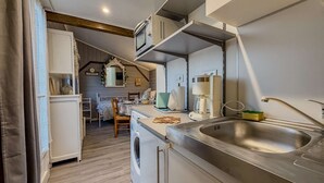 Unclassified image, 2 of 15, button - Small country cottage with wifi and parking (Auguaise)