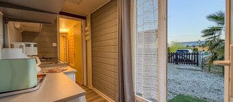 Small country cottage with wifi and parking