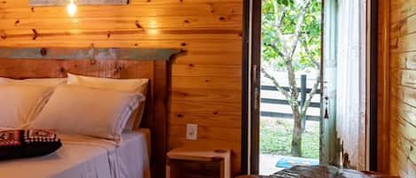 Bungalow, vista al jardín | Tabla de planchar con plancha y wifi gratis
