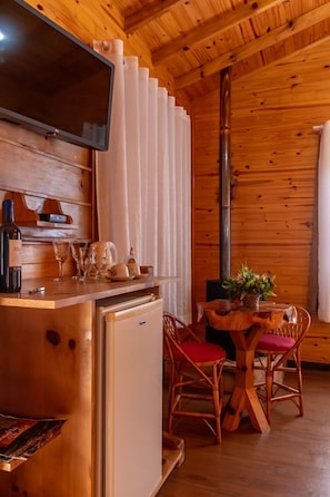 Bungalou, vistes al jardí | Planxa i posts de planxar i wifi gratuïta 