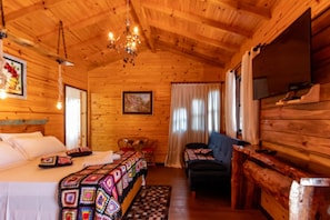 Bungalou, vistes al jardí | Planxa i posts de planxar i wifi gratuïta 