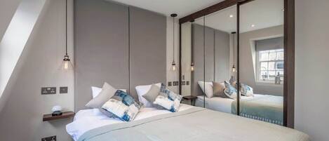 1 camera, una cassaforte in camera, ferro/asse da stiro