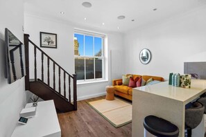 Interior - Bright & Airy Flat with Rooftop (Greater London)