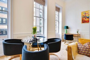 Interior - Designer Retreat by Green Park (Greater London)