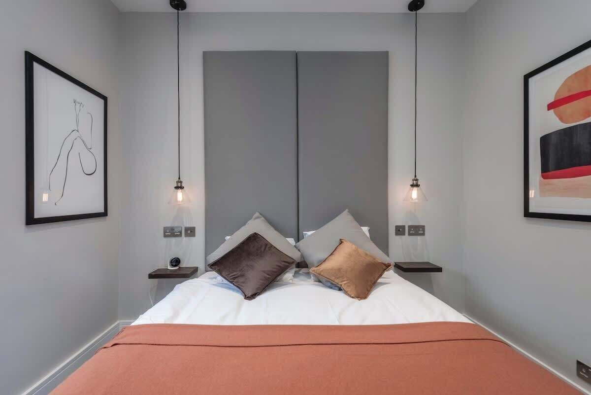 1 soverom, safe på rommet, strykejern/-brett og reiseseng for barn