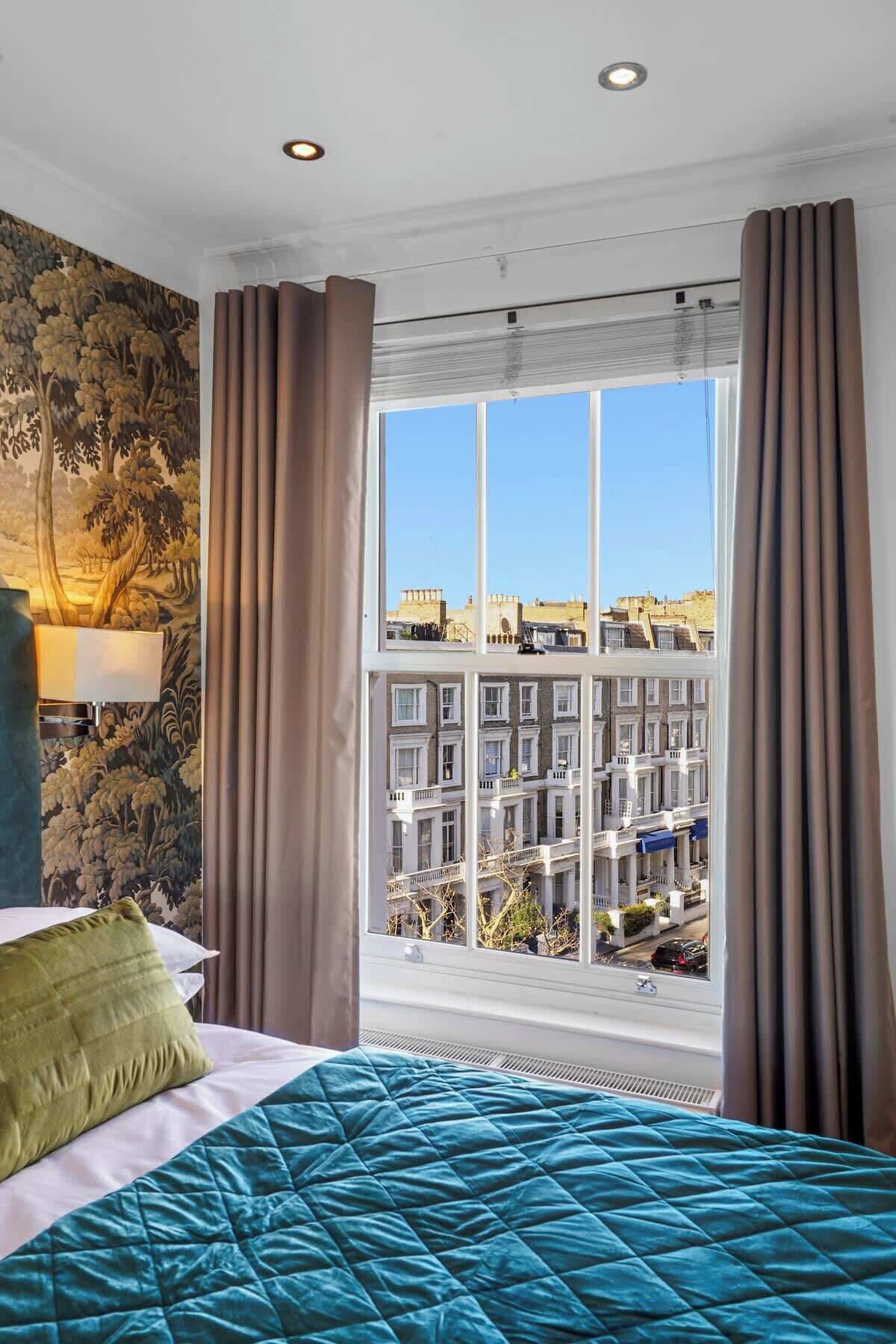 2 bedrooms, in-room safe, iron/ironing board, travel crib