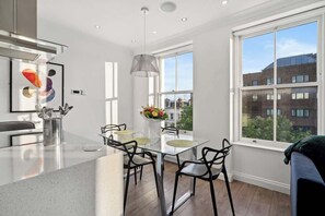 Dining - Modern Flat with Rooftop Views (Greater London)
