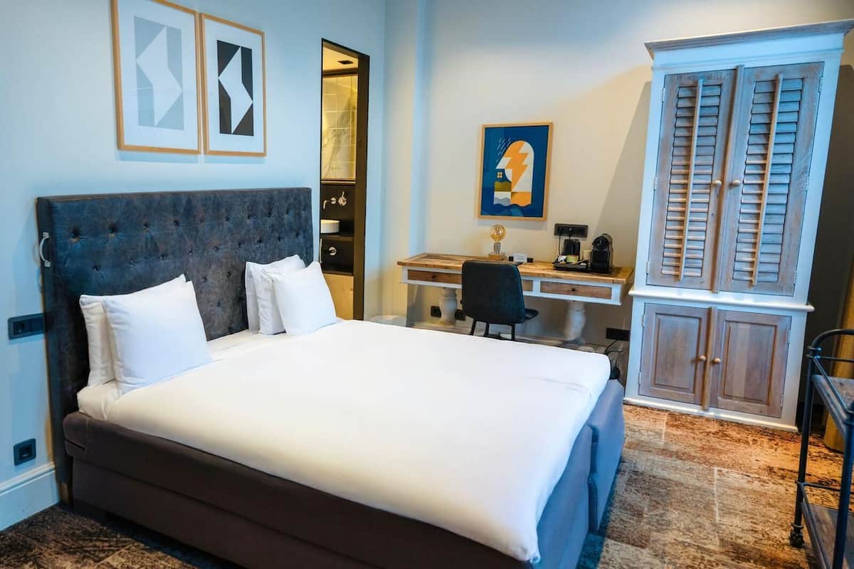 In-room safe, desk, laptop workspace, iron/ironing board