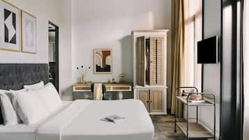 Superior Grand Room | Zimmersafe, Schreibtisch, laptopgeeigneter Arbeitsplatz