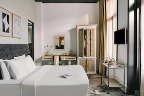 Superior Grand Room | In-room safe, desk, laptop workspace, iron/ironing board - S&A Vondel Park Hotel (Amsterdam)