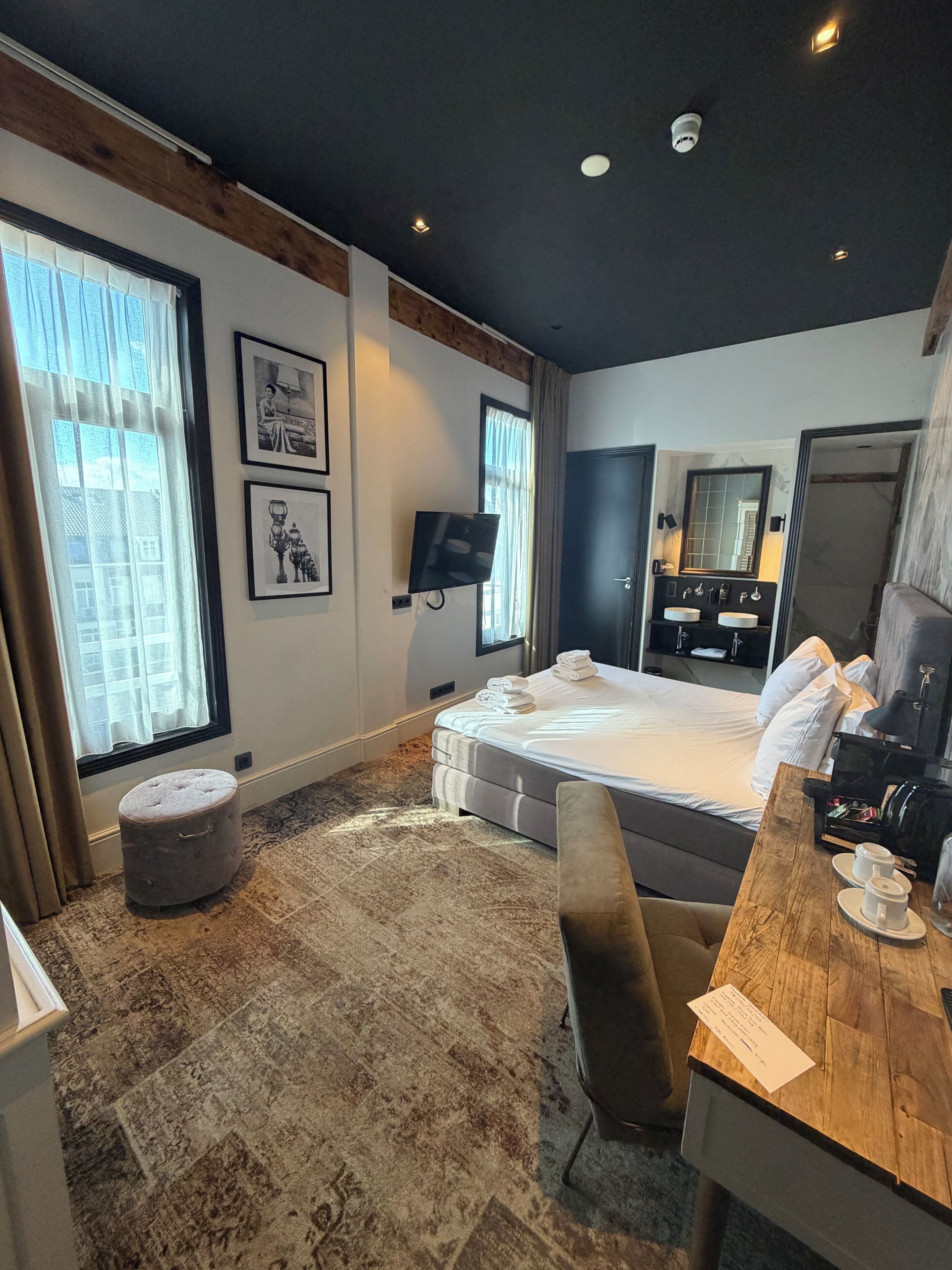 Superior Grand Room | Coffres-forts dans les chambres, bureau
