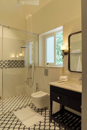 Bathroom - Auraya Homes - A Luxury 4 BHK Villa, Private Pool, Big Terrace, Live BBQ (Bardez)