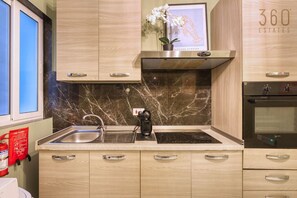 Coffee/tea maker, fridge, microwave, oven - Spacious 1BR home w/WIFI in the centre of Gzira (Gżira)